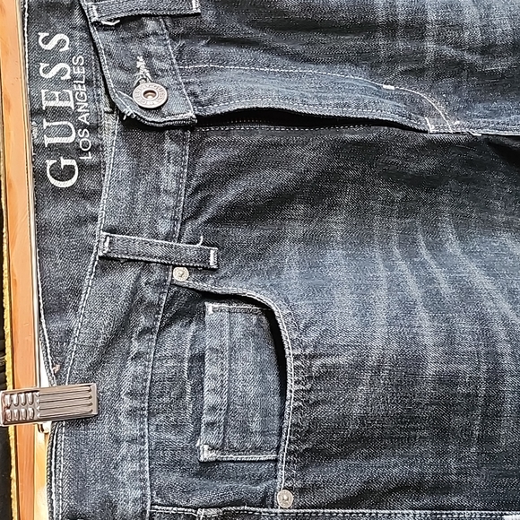NWOT Guess: The Cliff Bootcut (vintage & relaxed-fit) dark-wash, Men's 34"x30" - Picture 2 of 10